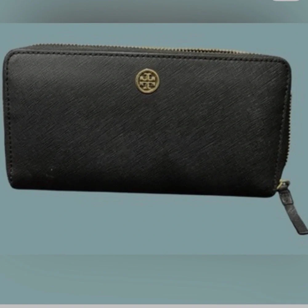 Tory Burch Black Zip-Around Leather Wallet Like new